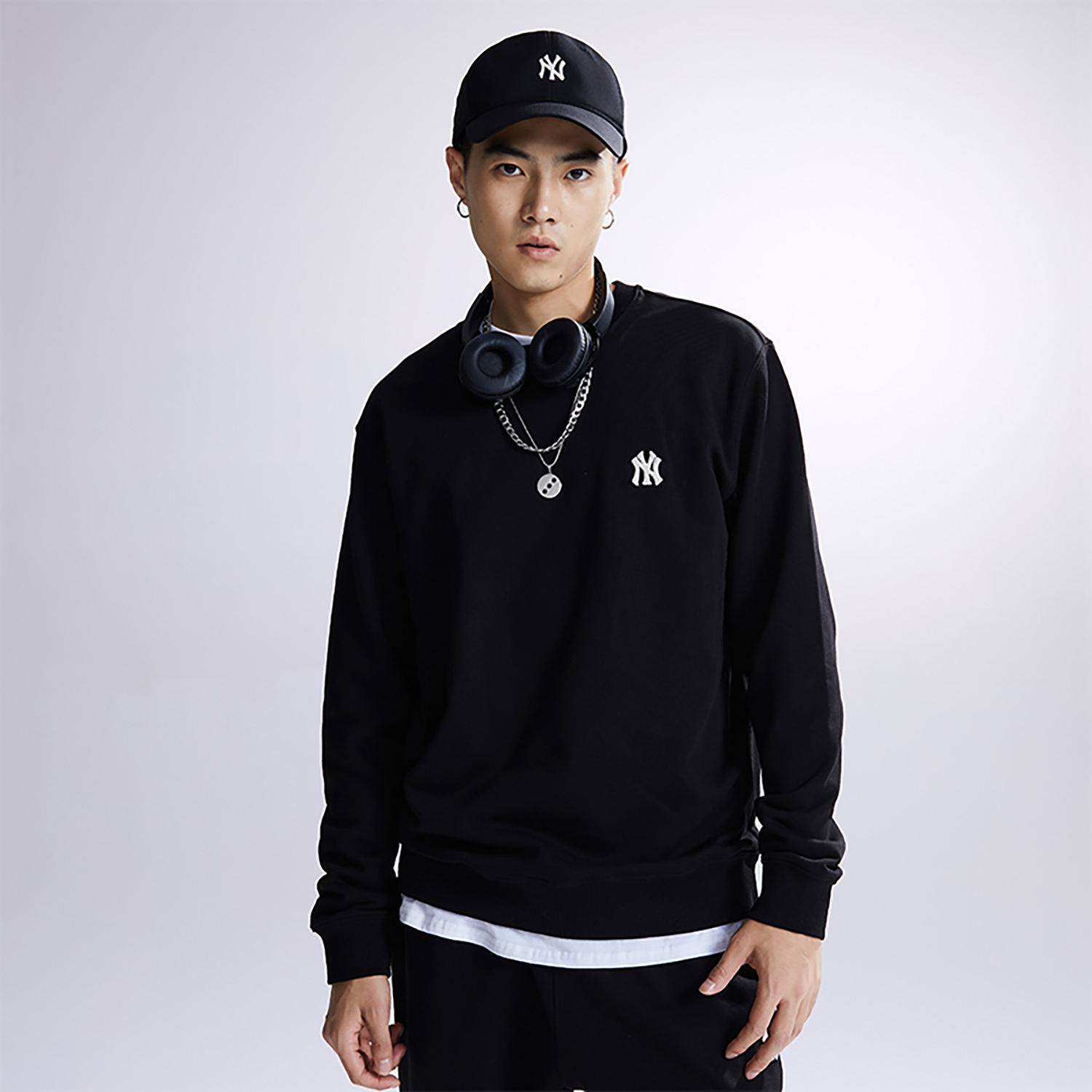 Shop MLB New York Yankees 23FW Unisex Hitam Set Sweatshirt Kasual Fesyen. 3AMTM0234