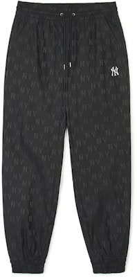 MLB 紐約洋基全版印花復古抽繩慢跑褲 男女款 黑色 3AWPM0141-50BKS Order MLB 紐約洋基全版印花復古抽繩慢跑褲 男女款 黑色 3AWPM0141-50BKS