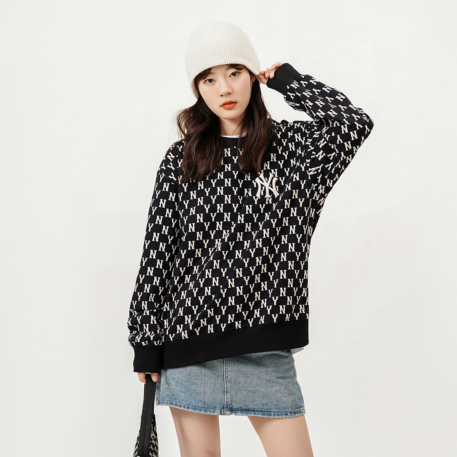 Purchase MLB 紐約洋基滿版標誌黑色圓領衛衣 男女通用 3AMTM0221-50BKS