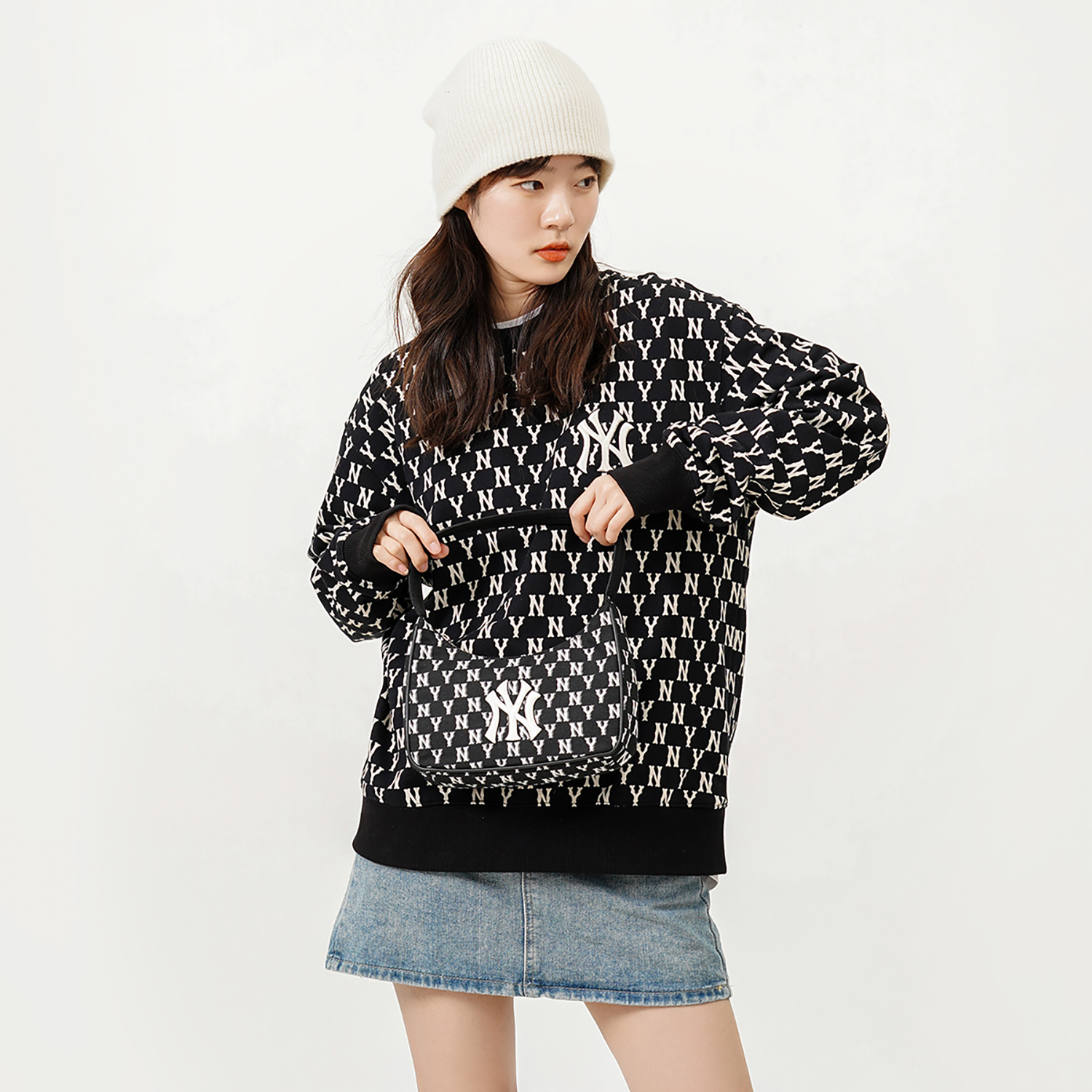 Details for MLB 紐約洋基滿版標誌黑色圓領衛衣 男女通用 3AMTM0221-50BKS