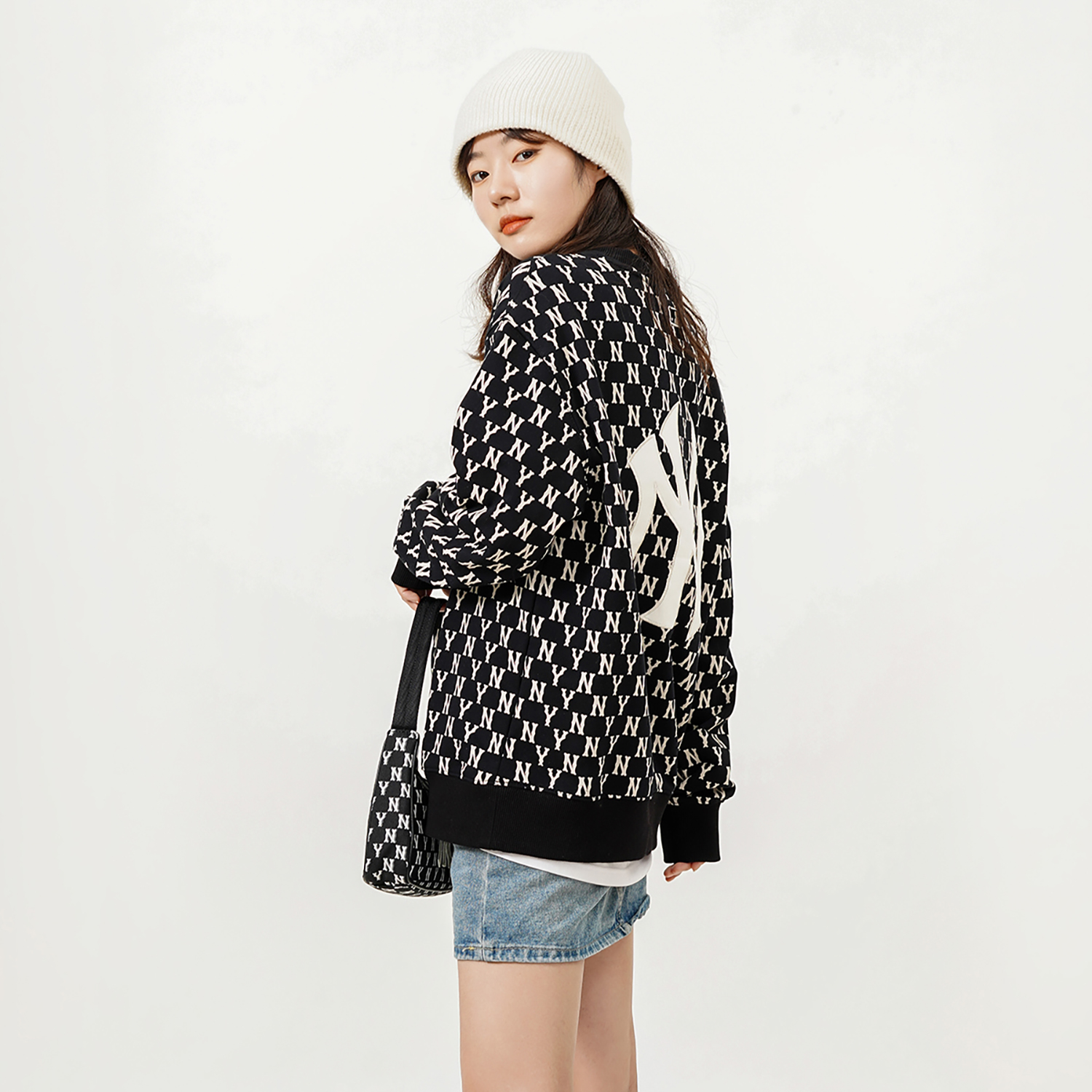 Sizing MLB 紐約洋基滿版標誌黑色圓領衛衣 男女通用 3AMTM0221-50BKS