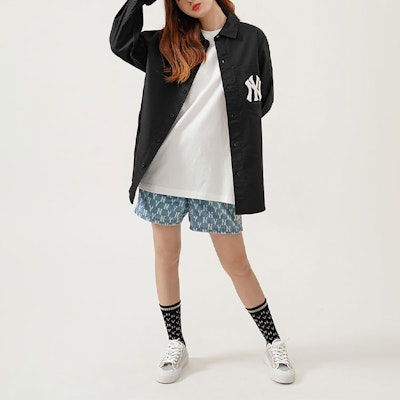 MLB New York Yankees Back Logo Letter Graphic Long Sleeve Shirt Unisex Black 3AWS03121-50BKS Shop MLB New York Yankees Back Logo Letter Graphic Long Sleeve Shirt Unisex Black 3AWS03121-50BKS