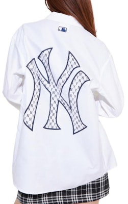 MLB New York Yankees Kaos Lengan Panjang Logo Belakang Unisex Putih. 3AWS03121-50WHS Purchase MLB New York Yankees Kaos Lengan Panjang Logo Belakang Unisex Putih. 3AWS03121-50WHS
