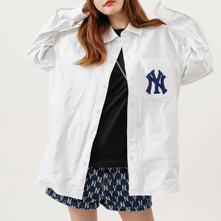 Sizing MLB New York Yankees Kaos Lengan Panjang Logo Belakang Unisex Putih. 3AWS03121-50WHS