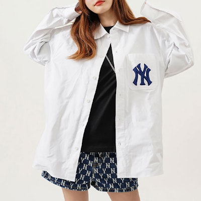 MLB New York Yankees Kaos Lengan Panjang Logo Belakang Unisex Putih. 3AWS03121-50WHS Sizing MLB New York Yankees Kaos Lengan Panjang Logo Belakang Unisex Putih. 3AWS03121-50WHS