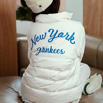 Chaqueta Acolchada Unisex MLB New York Yankees Estampado Espalda Off-White. 3ADJEC326-50CRS Purchase Chaqueta Acolchada Unisex MLB New York Yankees Estampado Espalda Off-White. 3ADJEC326-50CRS