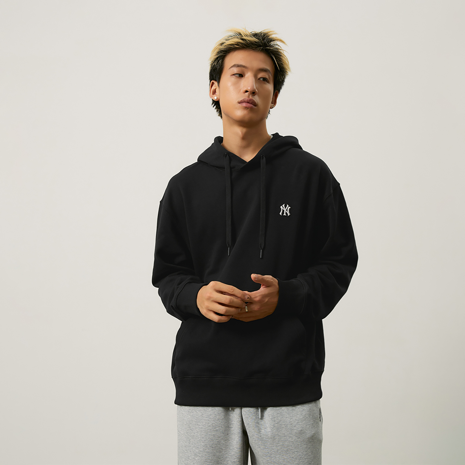 Purchase MLB 뉴욕 양키스 24FW 블랙 후드티 유니섹스 캐주얼 포켓 디자인 3AHDB0144-50BKS