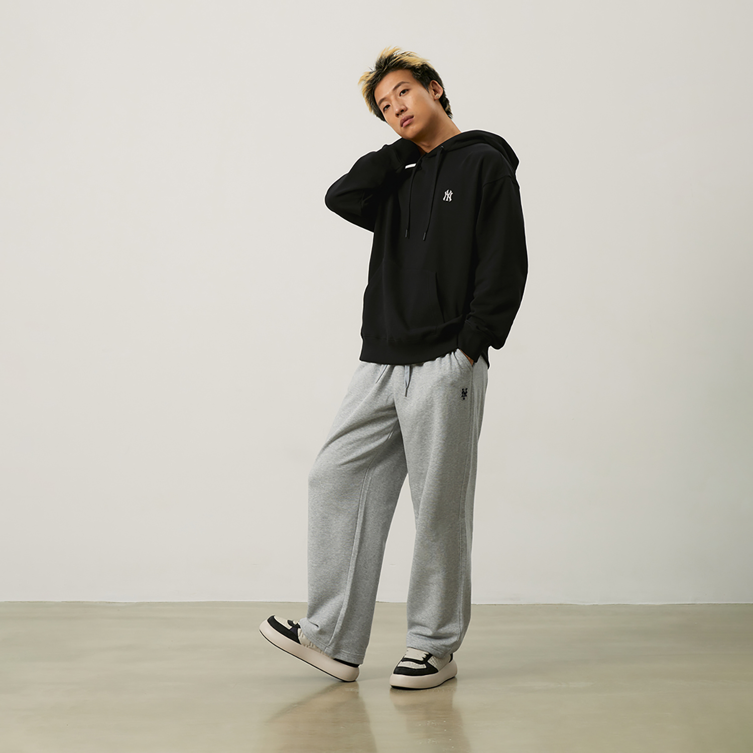 Details for MLB 뉴욕 양키스 24FW 블랙 후드티 유니섹스 캐주얼 포켓 디자인 3AHDB0144-50BKS