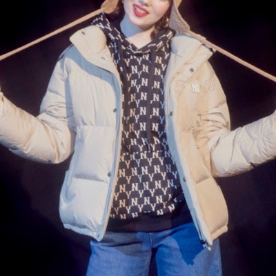 MLB 紐約洋基米色冬季羽絨外套 男女通用 31DJ01061-50B Shop MLB 紐約洋基米色冬季羽絨外套 男女通用 31DJ01061-50B