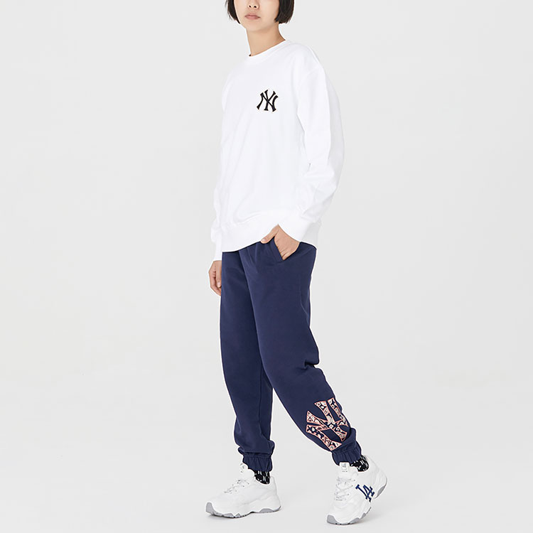 MLB New York Yankees Big Logo Print Crewneck Long Sleeve Sweatshirt White Unisex 3AMTO0226-50WHS 圖 8