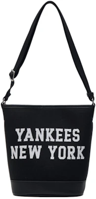 MLB 紐約洋基黑色棉質水桶肩背包 男女休閒托特包 3ABMS024N-50BKS Buy MLB 紐約洋基黑色棉質水桶肩背包 男女休閒托特包 3ABMS024N-50BKS