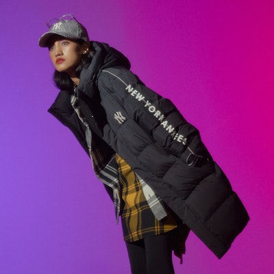 MLB New York Yankees Black Longline Down Jacket with Embroidered Logo Unisex 31DJZ9061-50L Purchase MLB New York Yankees Black Longline Down Jacket with Embroidered Logo Unisex 31DJZ9061-50L