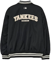 Lookbook MLB 紐約洋基隊黑色尼龍寬鬆棒球外套 男女款長袖夾克 3AJPV0434-50BKS