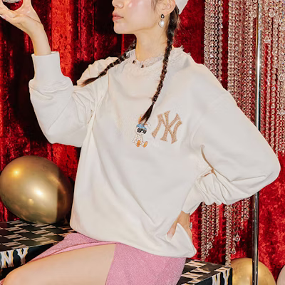 MLB New York Yankees Kartun Arnab Baju Cream Oversized Unisex 3AMTQ0131-50CRS 3