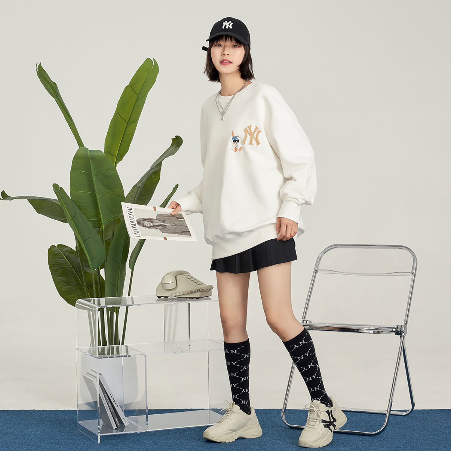 Shop MLB New York Yankees Kartun Arnab Baju Cream Oversized Unisex 3AMTQ0131-50CRS