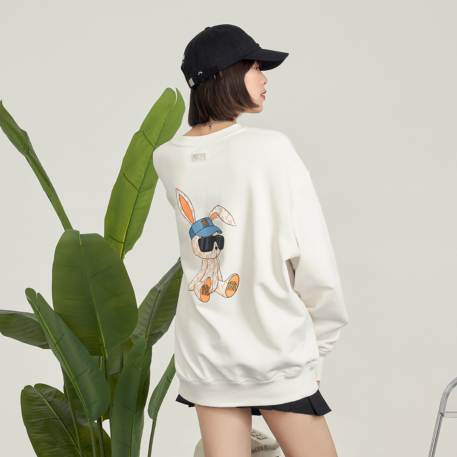 Purchase MLB New York Yankees Kartun Arnab Baju Cream Oversized Unisex 3AMTQ0131-50CRS