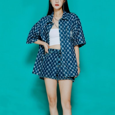 MLB New York Yankees Classic Logo Denim Short-Sleeve Shirt Unisex Blue. 3ADRMN123-50BLS Shop MLB New York Yankees Classic Logo Denim Short-Sleeve Shirt Unisex Blue. 3ADRMN123-50BLS