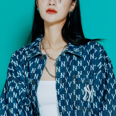 MLB New York Yankees Classic Logo Denim Short-Sleeve Shirt Unisex Blue. 3ADRMN123-50BLS Sizing MLB New York Yankees Classic Logo Denim Short-Sleeve Shirt Unisex Blue. 3ADRMN123-50BLS