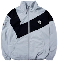MLB New York Yankees Colorblock Windbreaker Jacket Unisex - Grey 3AWJ07014-50GRS MLB New York Yankees Colorblock Windbreaker Jacket Unisex - Grey 3AWJ07014-50GRS