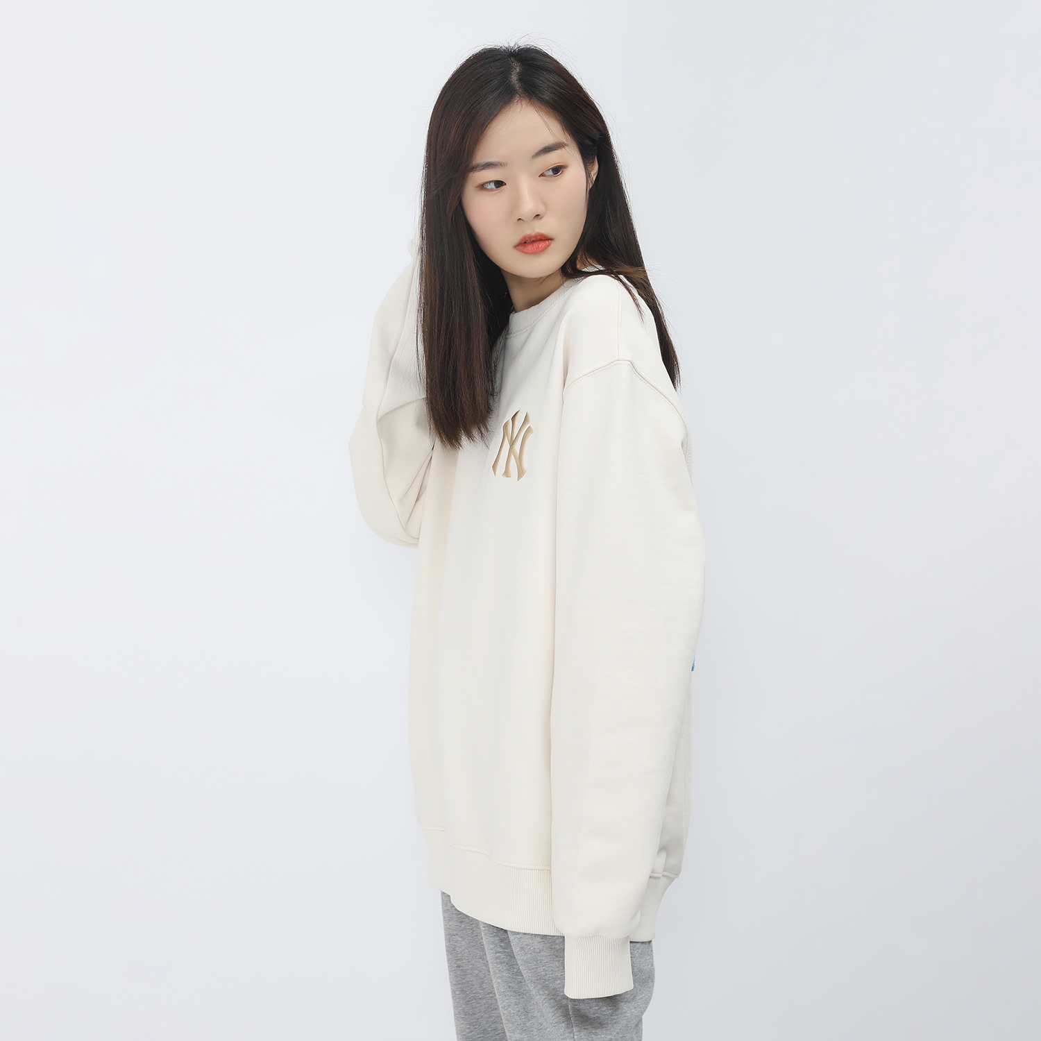 MLB New York Yankees Cream Printed Oversized Crewneck Sweatshirt Unisex 3AMTEC114-50CRS 圖 6