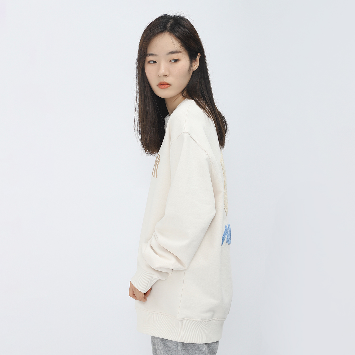 MLB New York Yankees Cream Printed Oversized Crewneck Sweatshirt Unisex 3AMTEC114-50CRS 圖 7