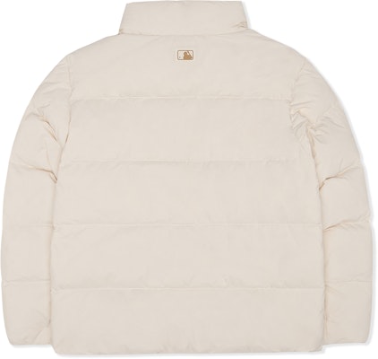 MLB New York Yankees Jaket Puffer Pendek Krim Musim Sejuk Unisex Kasual Hangat. 3ADJB0526-50CRS Lookbook MLB New York Yankees Jaket Puffer Pendek Krim Musim Sejuk Unisex Kasual Hangat. 3ADJB0526-50CRS