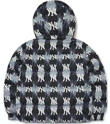 MLB New York Yankees Hoodie Logo Berlian Unisex Hitam. 3ADJY0126-50BKS Lookbook MLB New York Yankees Hoodie Logo Berlian Unisex Hitam. 3ADJY0126-50BKS