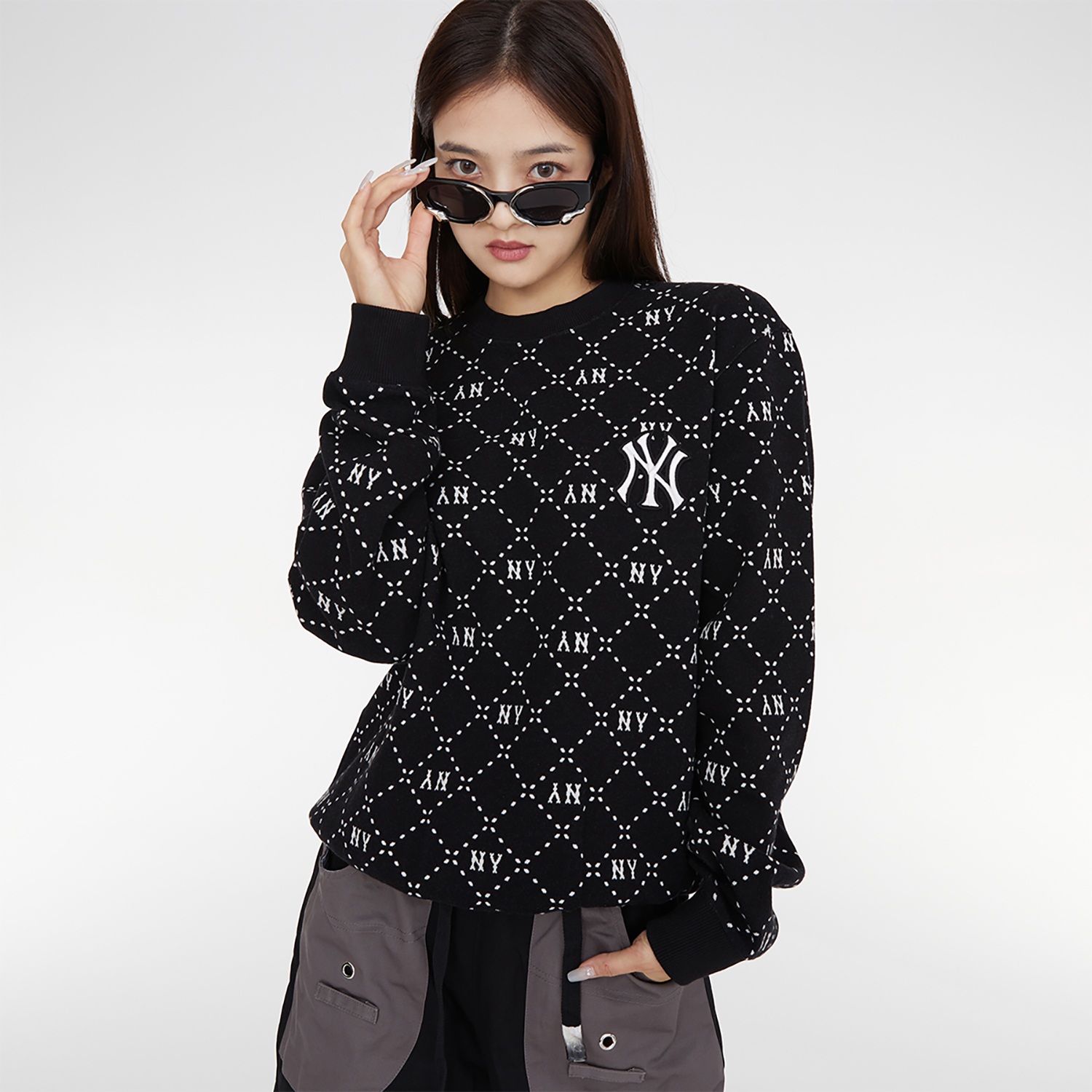MLB New York Yankees Diamond Vintage Crewneck Sweatshirt Unisex Black 3AMTM0134-50BKS 圖 4