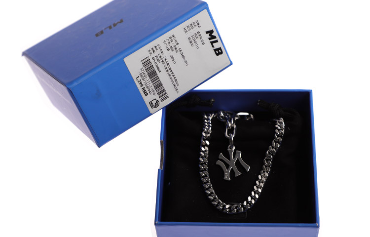 Details for MLB New York Yankees Double-Layer Necklace Unisex Couple Design Summer 2021 32JA01111-50W