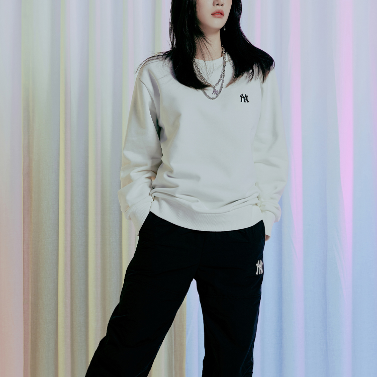 MLB New York Yankees Embroidered Logo Crewneck Pullover Sweatshirt White Unisex 3AMTB0314-50IVS 圖 4