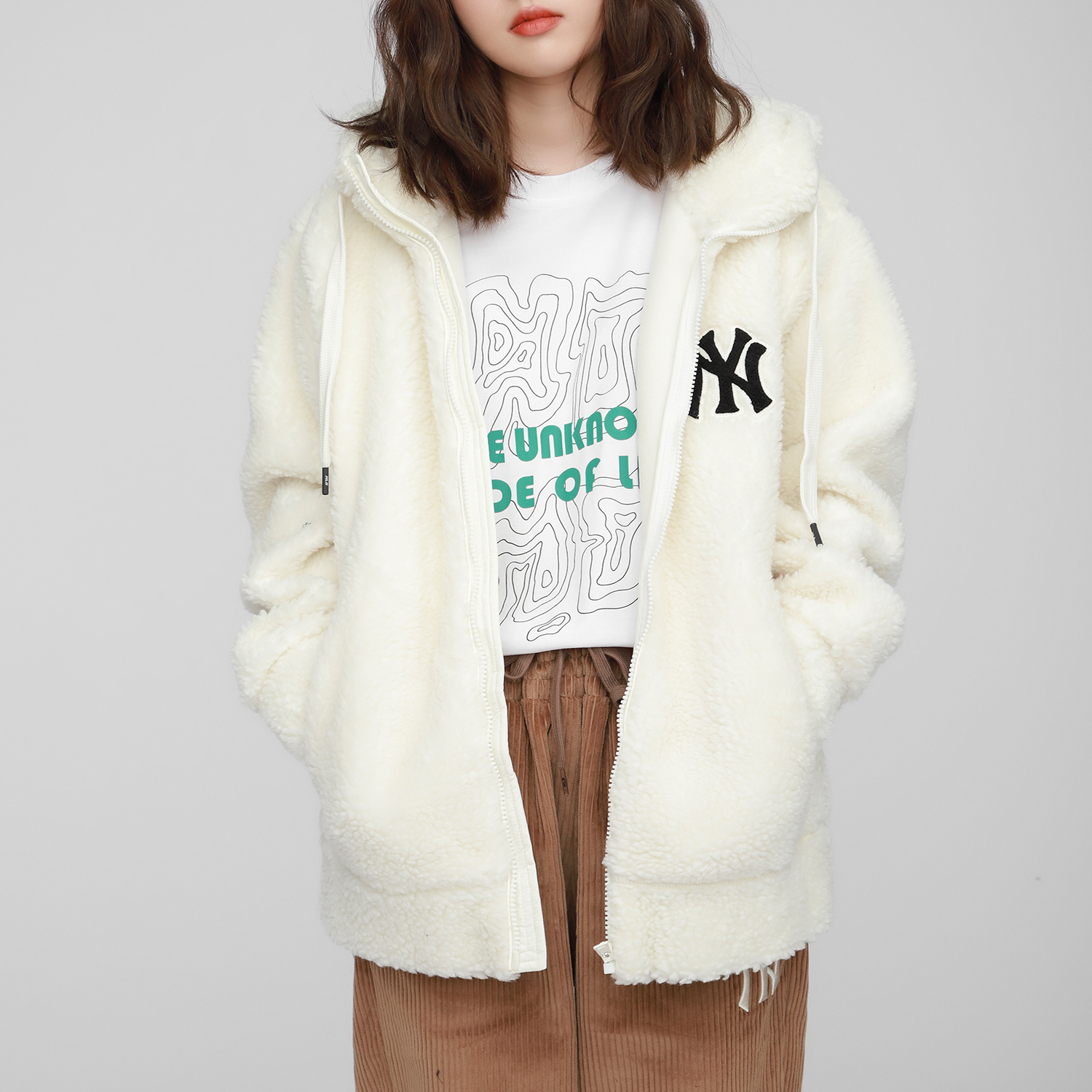 Shop MLB New York Yankees Fleece-Lined Logo Hoodie Jacket Unisex Cream Color. 3AJPF0516-50CRS