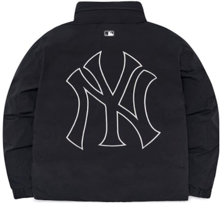 MLB New York Yankees FW22 Black Hooded Down Jacket Short Winter Coat 3ADJB1126-50BKS Lookbook MLB New York Yankees FW22 Black Hooded Down Jacket Short Winter Coat 3ADJB1126-50BKS