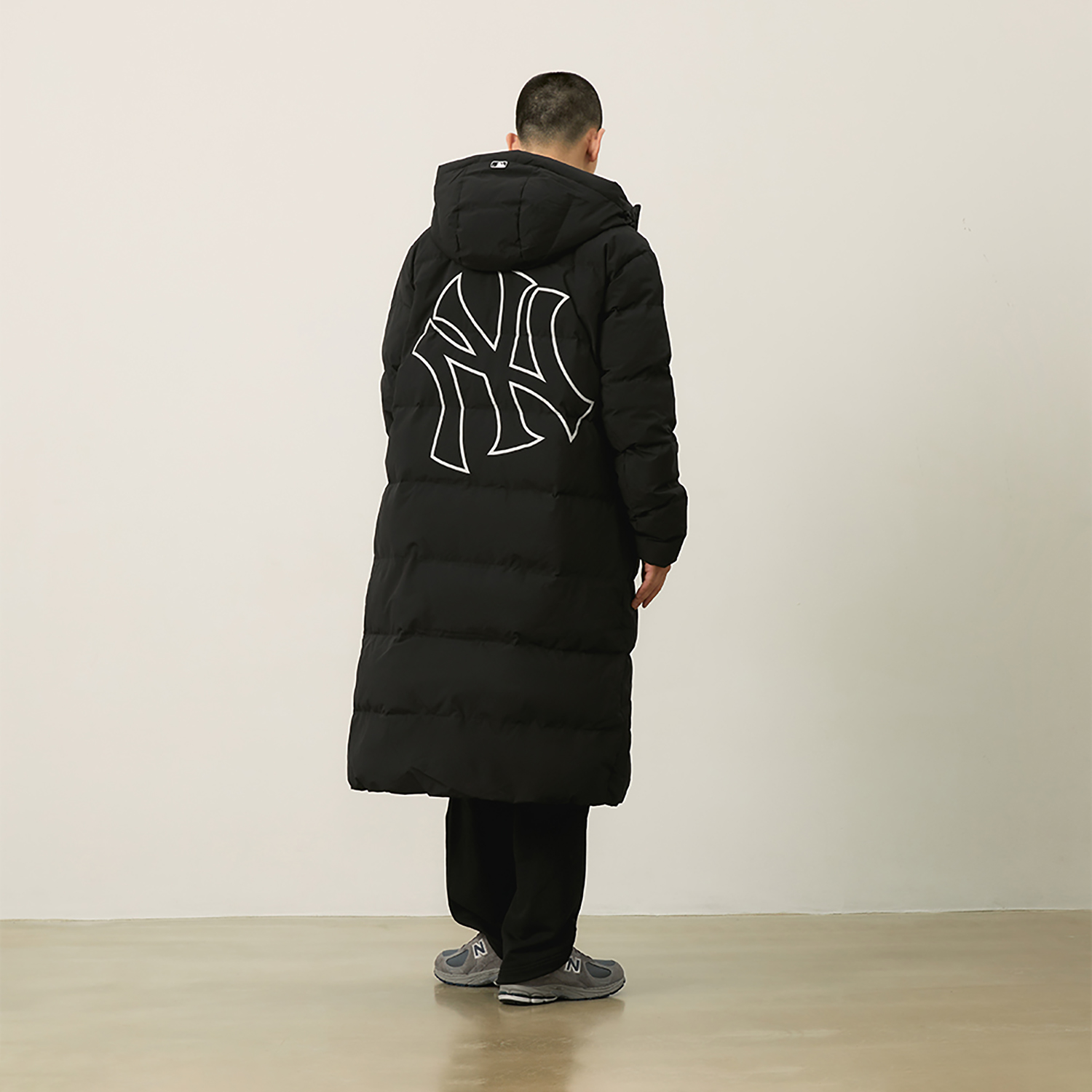 Cheap MLB New York Yankees FW24 Black Long Down Jacket with Reflective Logo Unisex. 3ADJB1646-50BKS