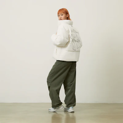 MLB 紐約洋基 FW24 米白色短版羽絨外套 男女寬鬆拉鍊款 3ADJB0446-50CRS Details for MLB 紐約洋基 FW24 米白色短版羽絨外套 男女寬鬆拉鍊款 3ADJB0446-50CRS