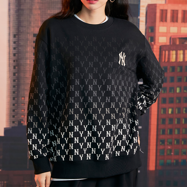 Shop MLB 뉴욕양키스 그라데이션 로고 맨투맨 유니섹스 블랙 가을용 3AMTM1024-50BKS