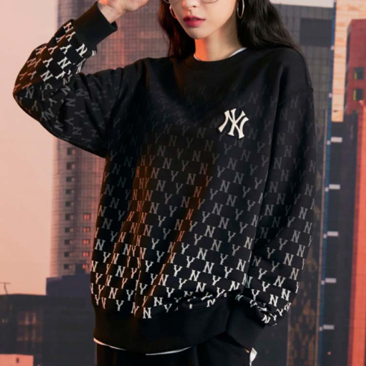 Sizing MLB 뉴욕양키스 그라데이션 로고 맨투맨 유니섹스 블랙 가을용 3AMTM1024-50BKS