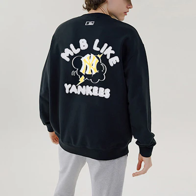 MLB New York Yankees Graffiti Logo Retro Pullover Sweatshirt Unisex Black 31MT02041-50L Shop MLB New York Yankees Graffiti Logo Retro Pullover Sweatshirt Unisex Black 31MT02041-50L