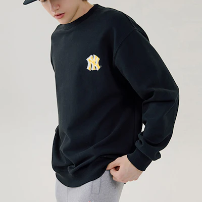 MLB New York Yankees Graffiti Logo Retro Pullover Sweatshirt Unisex Black 31MT02041-50L Purchase MLB New York Yankees Graffiti Logo Retro Pullover Sweatshirt Unisex Black 31MT02041-50L