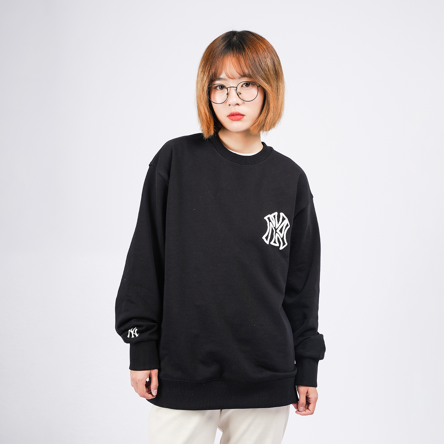 MLB New York Yankees Graffiti Logo Varsity Long Sleeve Sweatshirt Black Unisex 31MT06111-50L 圖 4