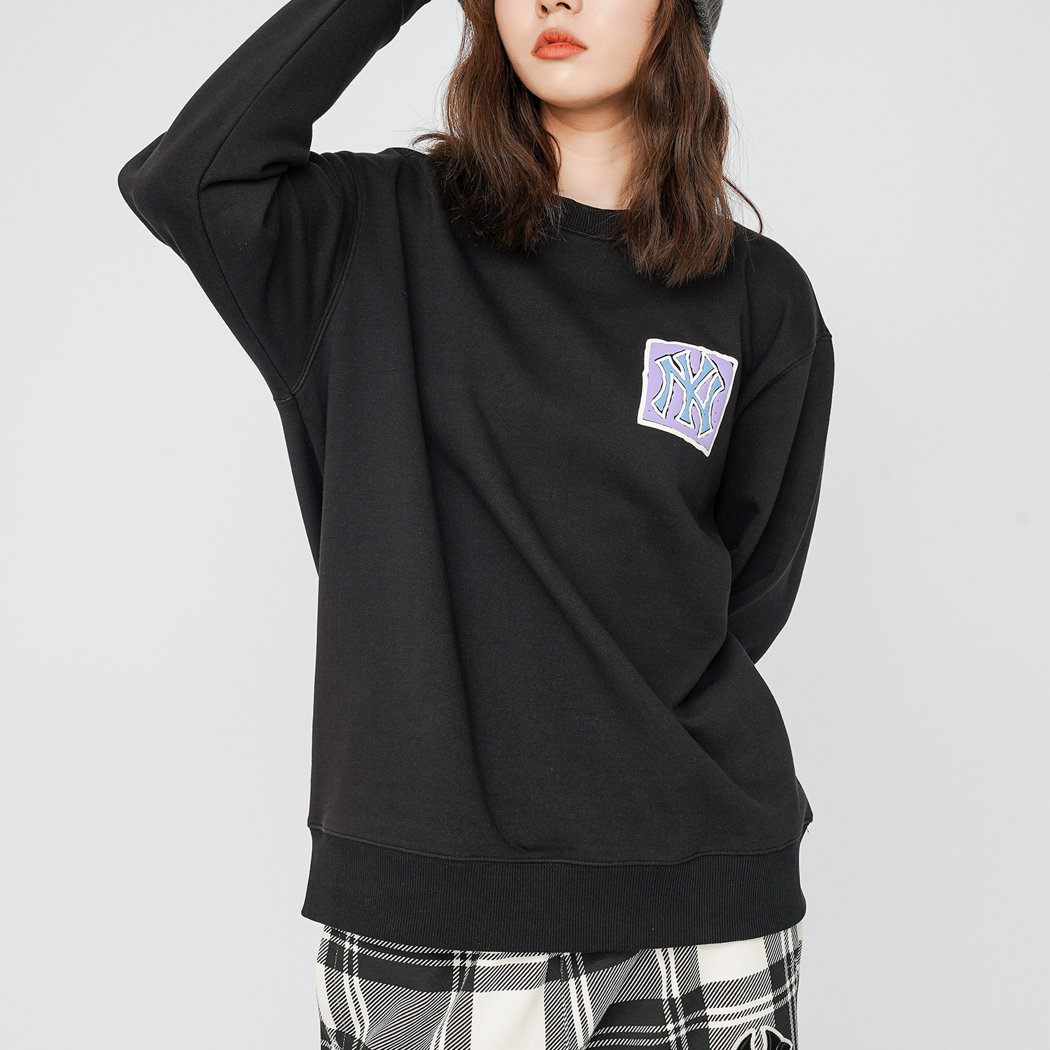 Purchase MLB紐約洋基塗鴉印花黑色男女款圓領長袖T恤 3AMTL0414-50BKS