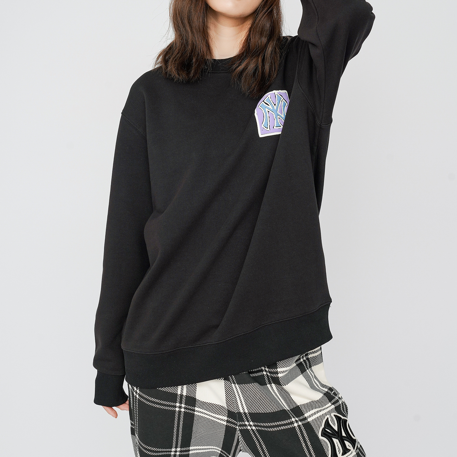 Details for MLB紐約洋基塗鴉印花黑色男女款圓領長袖T恤 3AMTL0414-50BKS