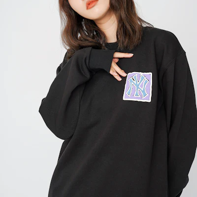 MLB紐約洋基塗鴉印花黑色男女款圓領長袖T恤 3AMTL0414-50BKS Sizing MLB紐約洋基塗鴉印花黑色男女款圓領長袖T恤 3AMTL0414-50BKS