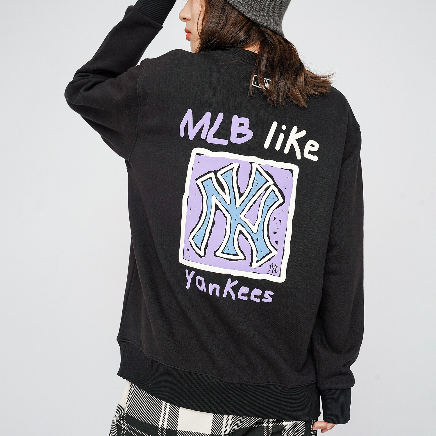 Cheap MLB紐約洋基塗鴉印花黑色男女款圓領長袖T恤 3AMTL0414-50BKS