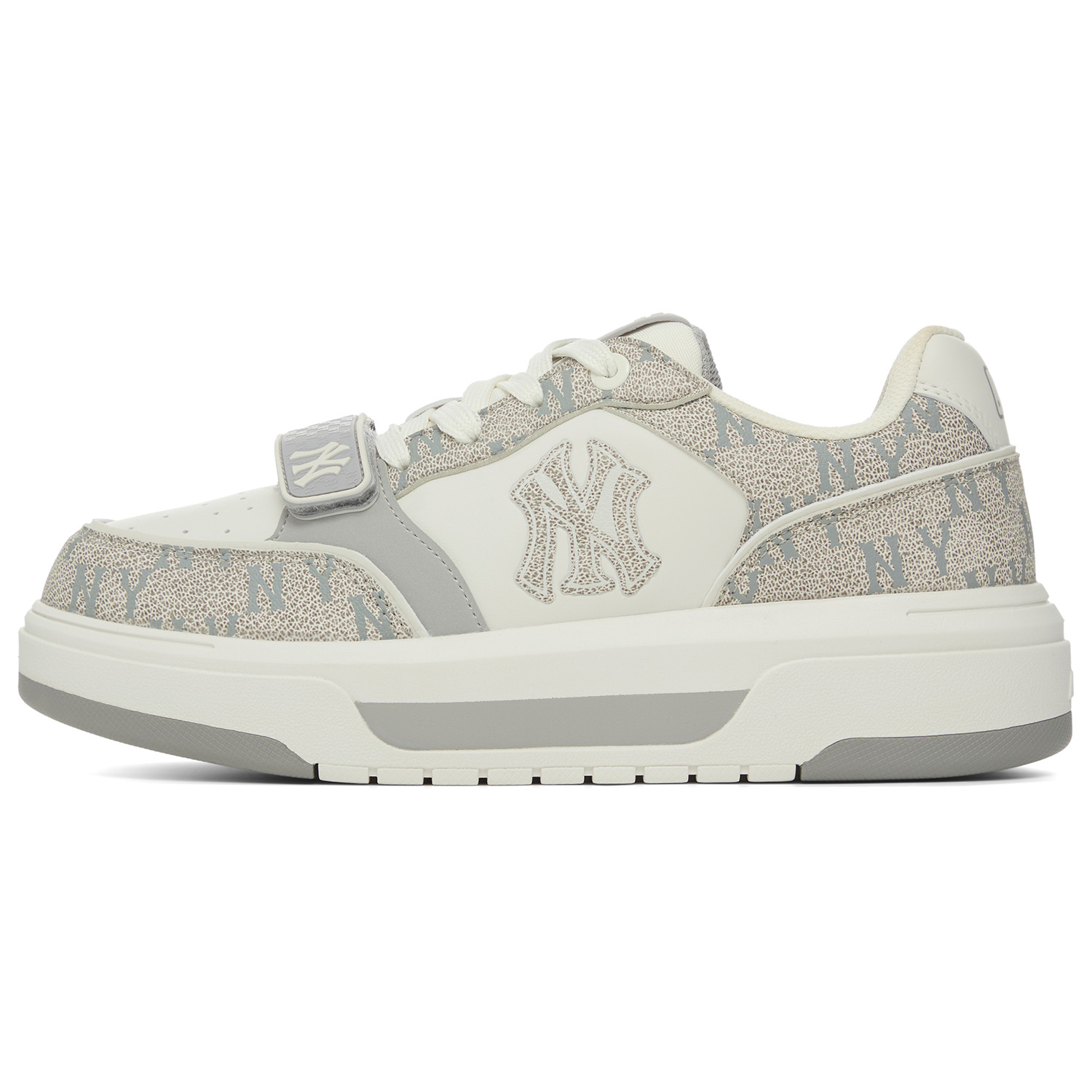 MLB New York Yankees Grey Snake Print Low-Top Sneakers Limited Edition. 3ASXP025N-50GRS