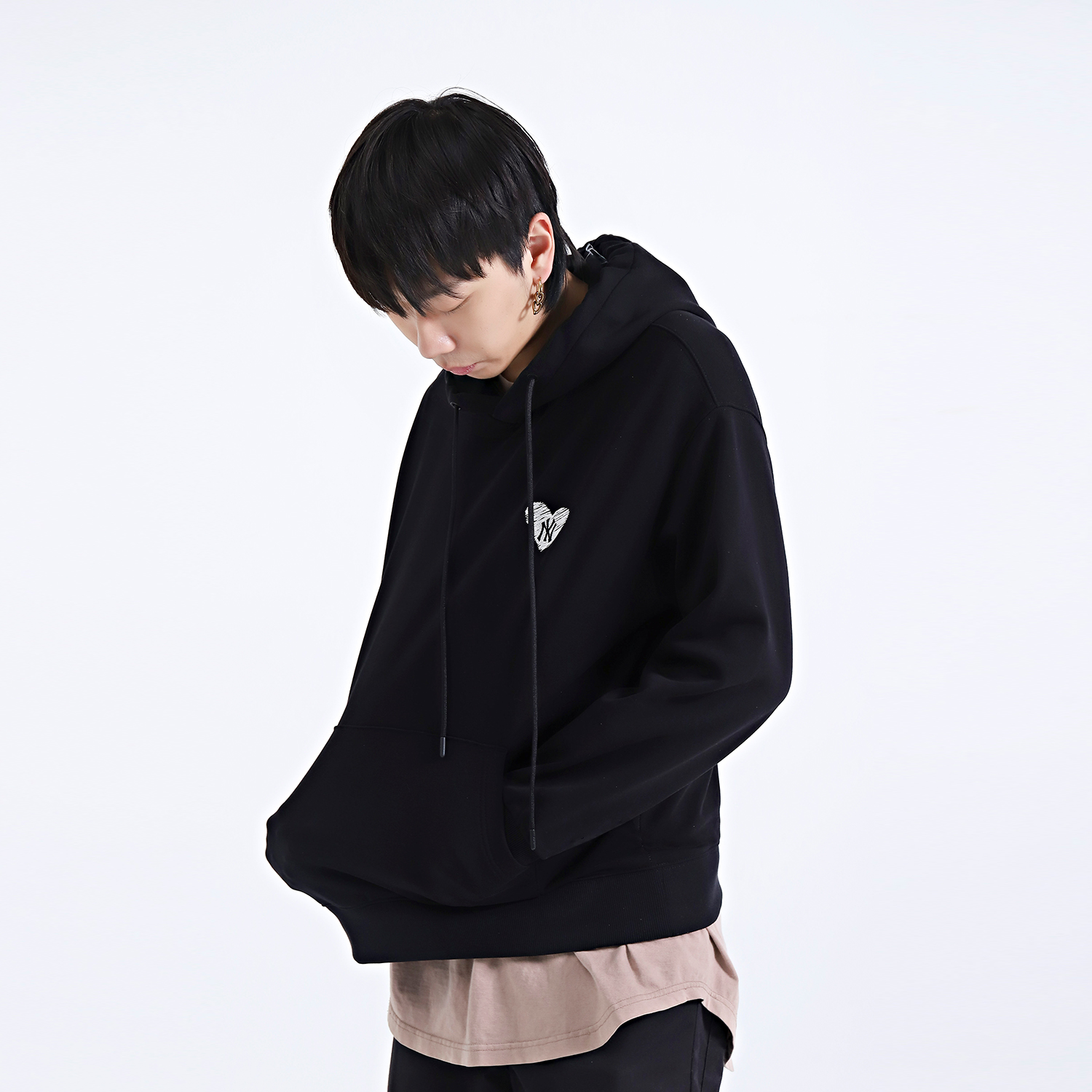 MLB New York Yankees Heart Embroidered Hoodie Unisex Black 31HDL1111-50L 圖 4