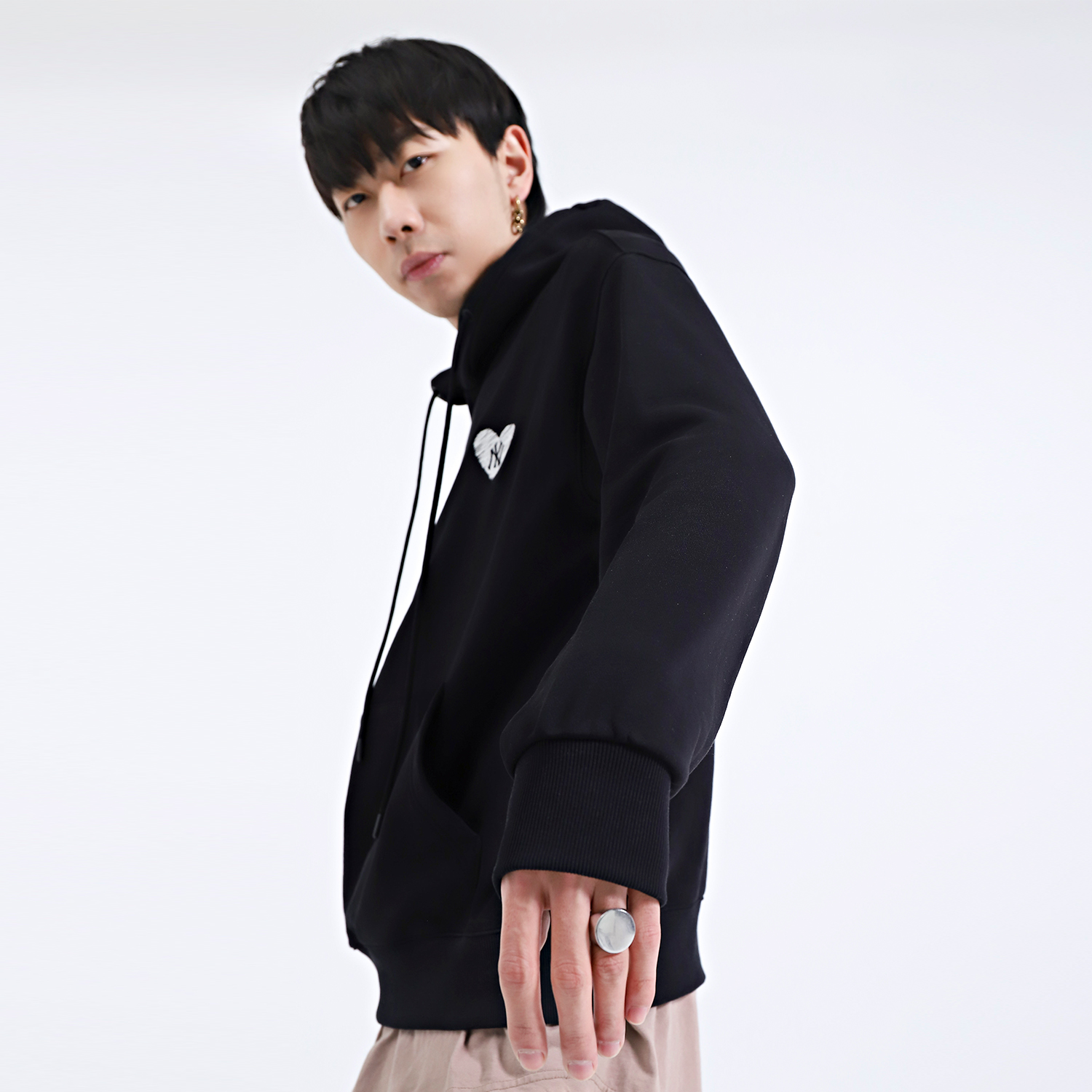 MLB New York Yankees Heart Embroidered Hoodie Unisex Black 31HDL1111-50L 圖 5