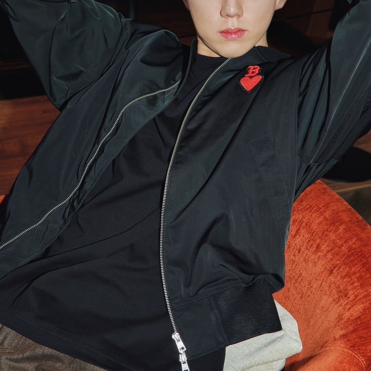 Shop MLB New York Yankees Heart Print Black Jacket Unisex 3AJPH0131-43BKS