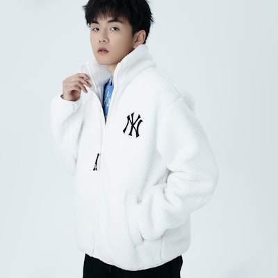 MLB New York Yankees Ivory Sherpa Fleece Jacket Unisex with Logo Embroidery. 3AJPF2916-50IVS 4