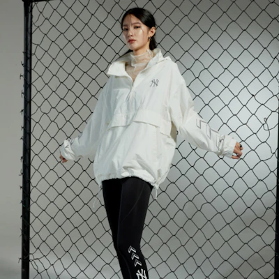 MLB 紐約洋基象牙白半拉鍊連帽外套 寬鬆版男女款 3AWJ14014-50IVS Shop MLB 紐約洋基象牙白半拉鍊連帽外套 寬鬆版男女款 3AWJ14014-50IVS