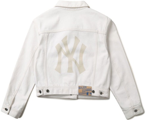 MLB Jaket Denim Pendek Logo New York Yankees Gading Putih Unisex. 31DKW1111-50I Order MLB Jaket Denim Pendek Logo New York Yankees Gading Putih Unisex. 31DKW1111-50I